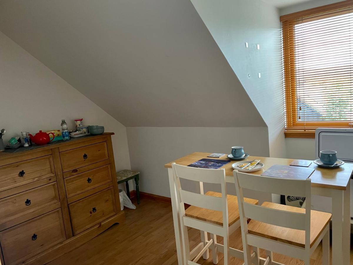 9 Kirk Road Bed & Breakfast Cromdale ภายนอก รูปภาพ