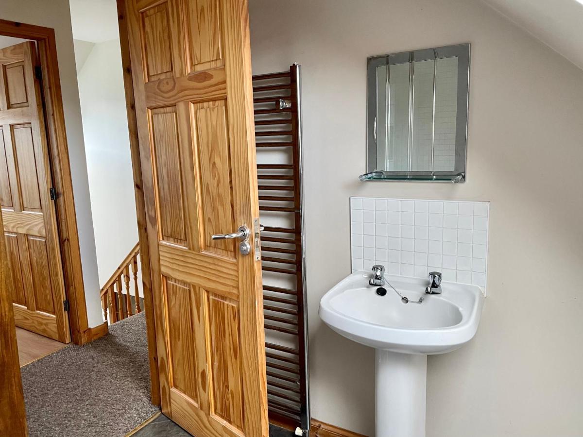 9 Kirk Road Bed & Breakfast Cromdale ภายนอก รูปภาพ